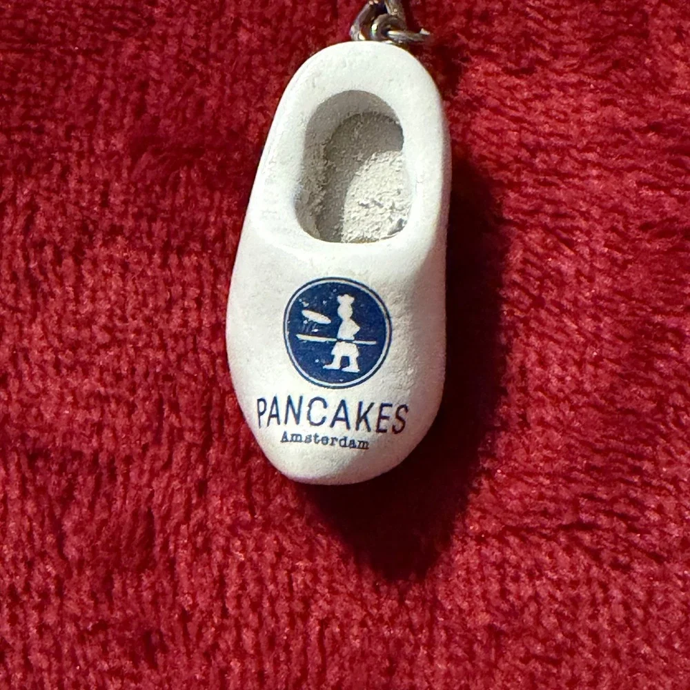 PANCAKES Amsterdam Holland Souvenir Keychain White‎ Dutch Wooden Shoe Clog Blue